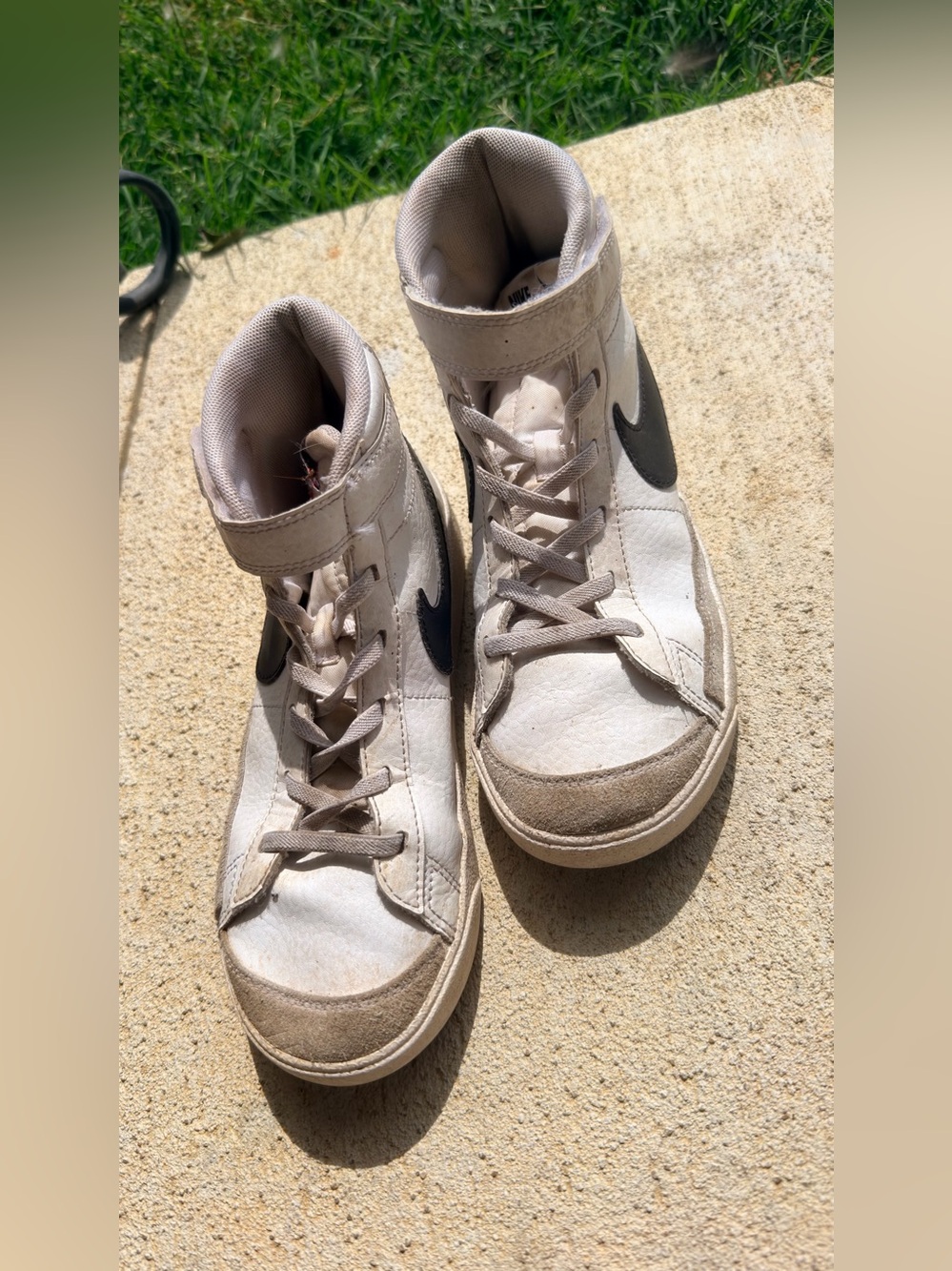 Nike Kids High-Top Sneakers in Light Gray and Black